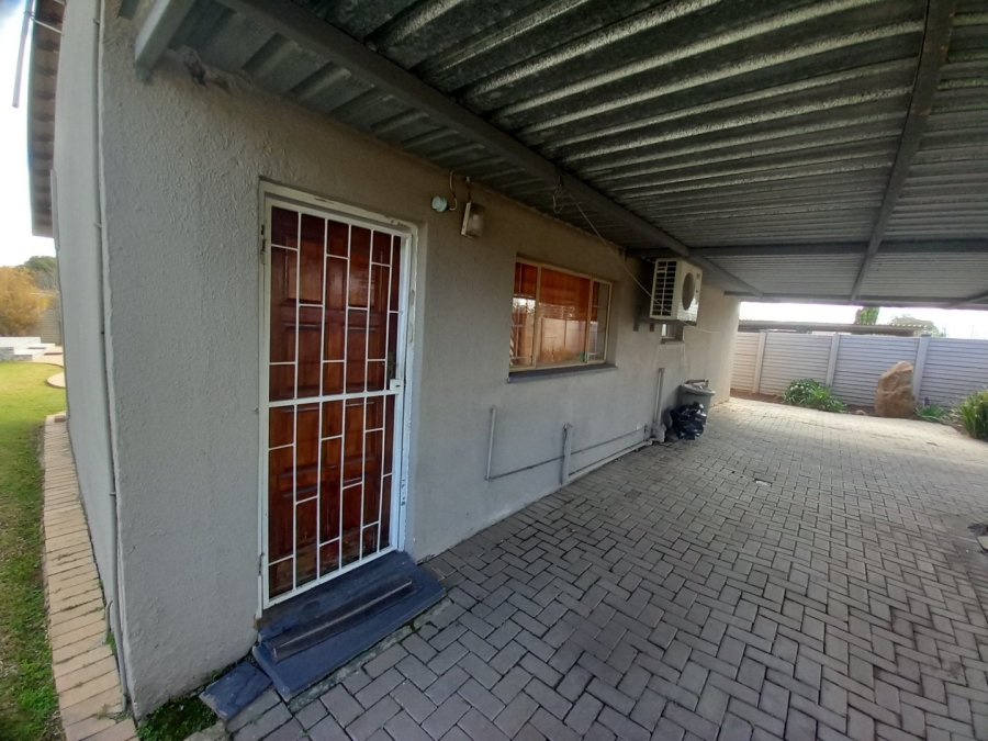4 Bedroom Property for Sale in Roodia Free State
